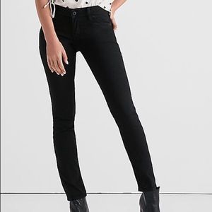 Lolita Mid Rise Skinny Jean In Black Amber